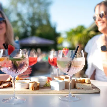 Bar-bistro-hotel Dok 3* Steenbergen (North Brabant)