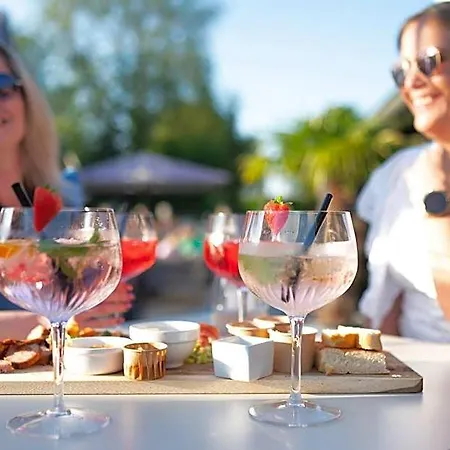 Bar-bistro-hotel Dok Отель Стенберген