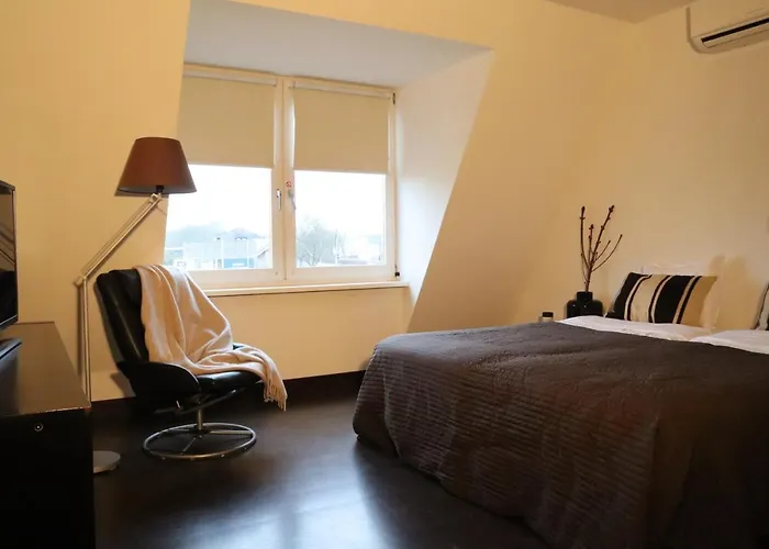 Bar-bistro-hotel Dok מלון