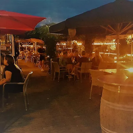 Hotel Bar-bistro-hotel Dok 3*