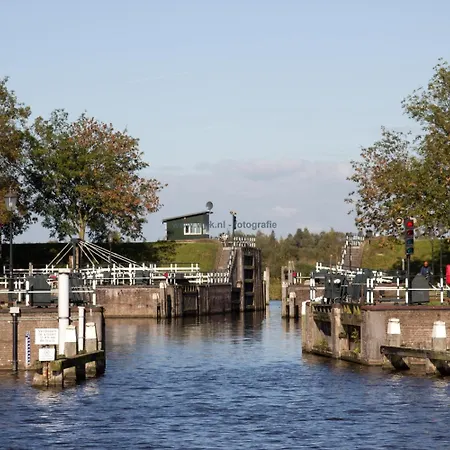 Bar-bistro-hotel Dok Hotel