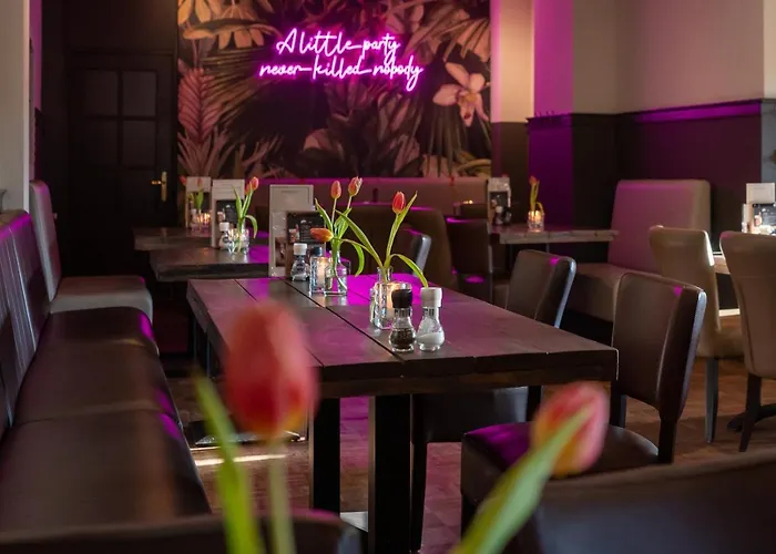 Bar-bistro-hotel Dok Hotel Steenbergen (North Brabant)