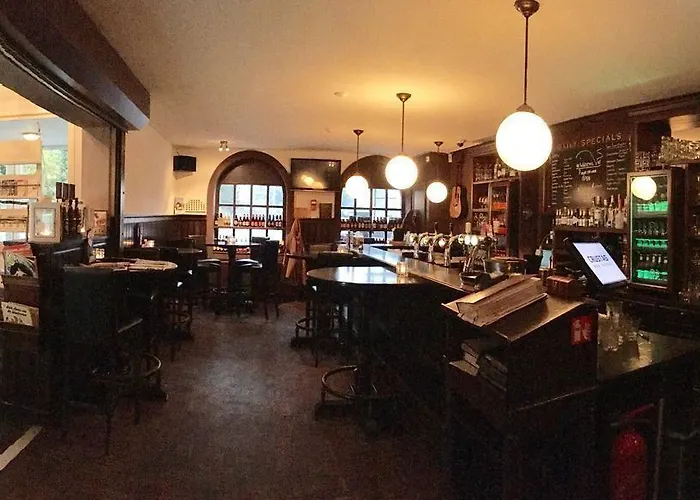 Bar-bistro-hotel Dok Steenbergen (North Brabant)